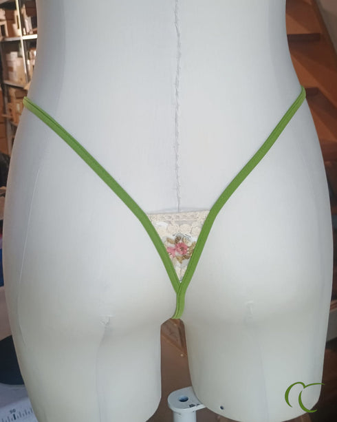 String Ouvert Berenice – L'Élégance Romantique & Bijou de Séduction