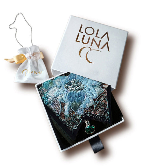 Emerald Gift Set / Thong + Necklace in a Lovely Case Open G-string - lolaluna.com