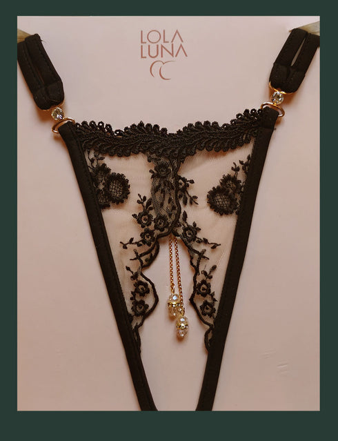 "Tattoo Effect" Lingerie Set Salomé – Intricate Floral Embroidery & Invisible Tulle lingerie set - lolaluna.com