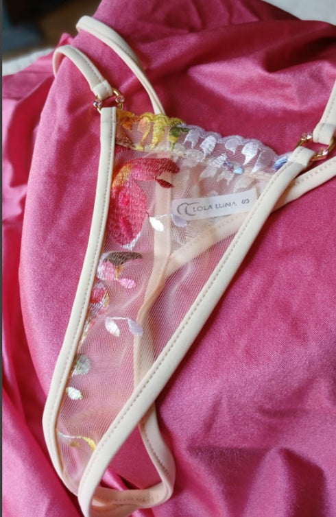 Petal closed thong (no bra) closed string - lolaluna.com