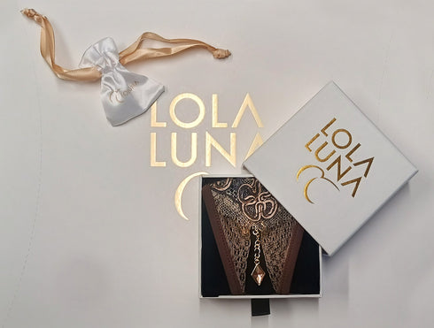 Natacha Gift Set / Thong + Necklace in a lovely case open string - lolaluna.com