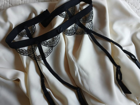 Bonnie Garter Belt Black - lolaluna.com