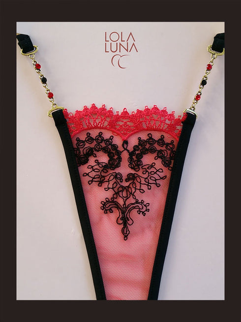 Victoria gift box closed - lolaluna.com